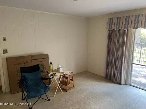 Living - 165 Bristol Blvd, Jackson, MS 39204 photo 5 of 5