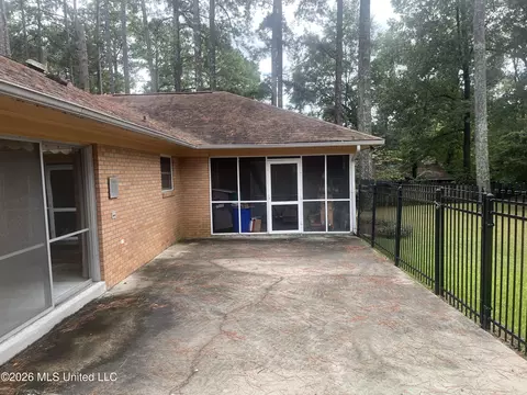 Exterior - 165 Bristol Blvd, Jackson, MS 39204 photo 2 of 2