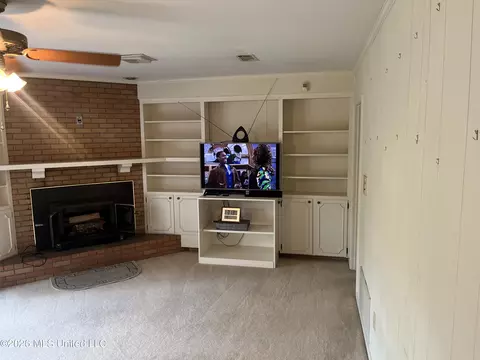 Living - 165 Bristol Blvd, Jackson, MS 39204 photo 3 of 5