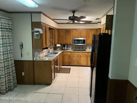 Kitchen - 165 Bristol Blvd, Jackson, MS 39204 photo 1 of 2