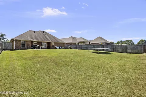 Exterior - 376 Austin Cir, Brandon, MS 39047 photo 4 of 5