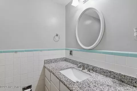 Bath - 1435 Kimwood Dr, Jackson, MS 39211 photo 3 of 5