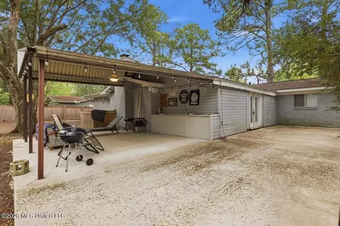 Exterior - 1435 Kimwood Dr, Jackson, MS 39211 photo 6 of 8