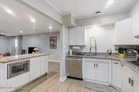 Kitchen - 1435 Kimwood Dr, Jackson, MS 39211 photo 3 of 4
