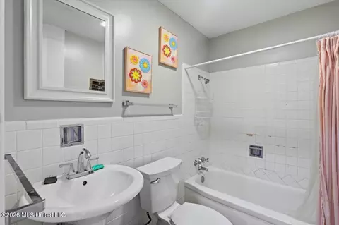 Bath - 1435 Kimwood Dr, Jackson, MS 39211 photo 5 of 5