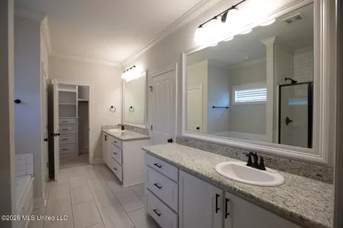 Bath - 104 Woodscape Dr, Canton, MS 39046 photo 1 of 4