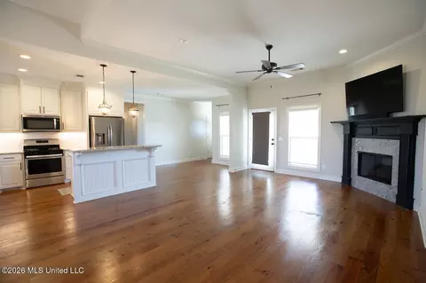 Living - 104 Woodscape Dr, Canton, MS 39046 photo 2 of 4