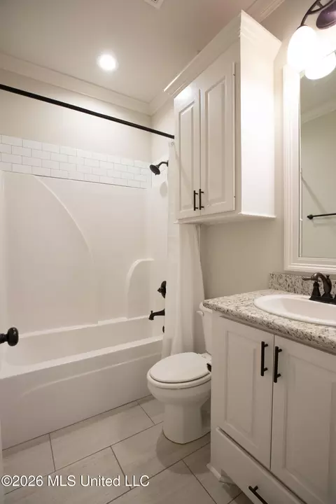Bath - 104 Woodscape Dr, Canton, MS 39046 photo 4 of 4