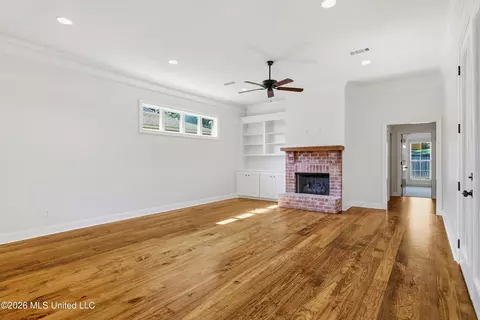 Living - 135 Martinique Dr, Madison, MS 39110 photo 2 of 4