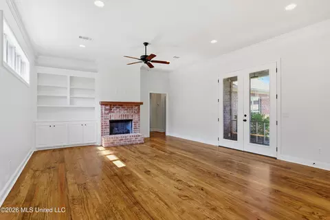 Living - 135 Martinique Dr, Madison, MS 39110 photo 1 of 4