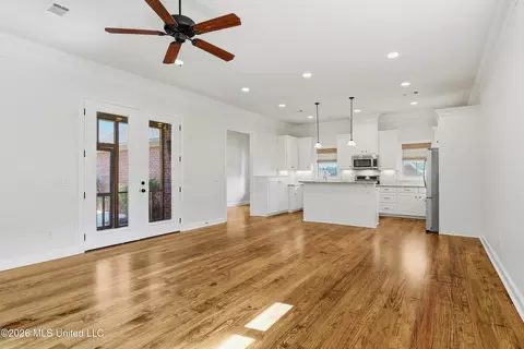 Living - 135 Martinique Dr, Madison, MS 39110 photo 3 of 4