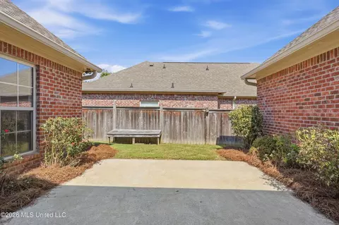 Exterior - 135 Martinique Dr, Madison, MS 39110 photo 5 of 7