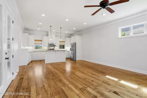 Living - 135 Martinique Dr, Madison, MS 39110 photo 4 of 4
