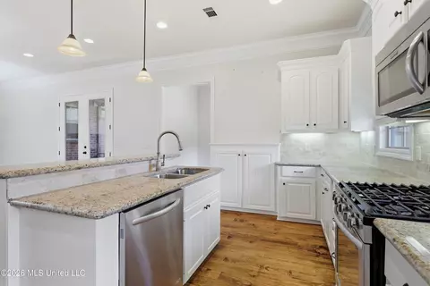 Kitchen - 135 Martinique Dr, Madison, MS 39110 photo 3 of 3