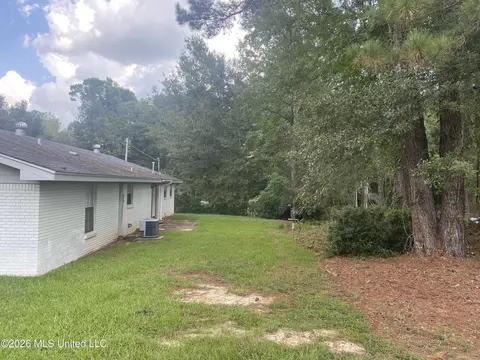 Exterior - 1154 W Border Ave, Wiggins, MS 39577 photo 3 of 3