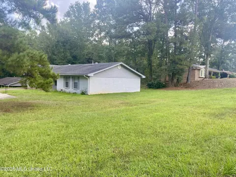 Exterior - 1154 W Border Ave, Wiggins, MS 39577 photo 2 of 3