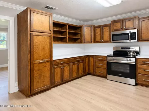 Kitchen - 138 Shepard Cir, Lucedale, MS 39452 photo 2 of 5