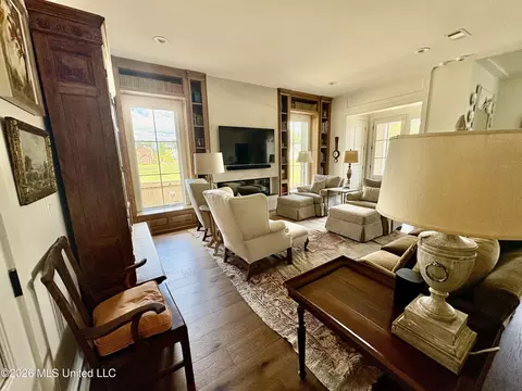 Living - 133 Commonwealth Dr, Madison, MS 39110 photo 3 of 4
