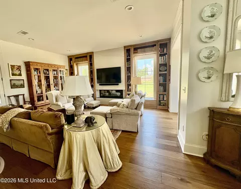 Living - 133 Commonwealth Dr, Madison, MS 39110 photo 1 of 4