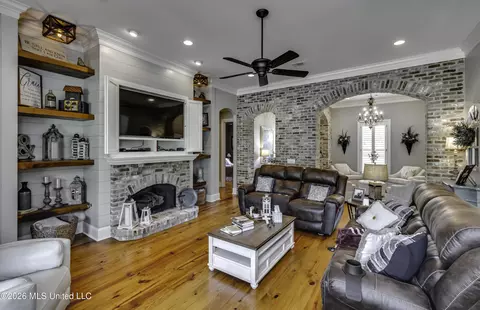 Living - 520 Viewpointe Way, Clinton, MS 39056 photo 3 of 4