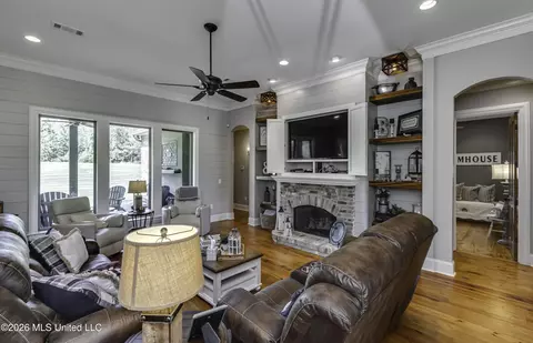Living - 520 Viewpointe Way, Clinton, MS 39056 photo 2 of 4