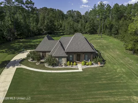 Exterior - 520 Viewpointe Way, Clinton, MS 39056 photo 3 of 20
