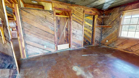 Entry Way - 367 Dandridge Dr, Senatobia, MS 38668 photo 2 of 2