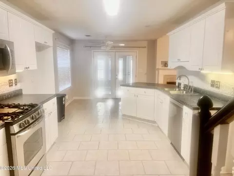 Kitchen - 2160 Heritage Cv, Hernando, MS 38632 photo 1 of 4