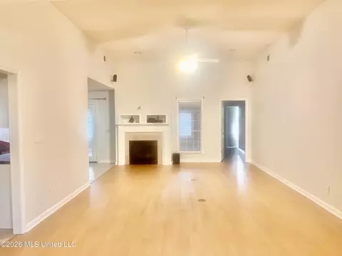 Living - 2160 Heritage Cv, Hernando, MS 38632 photo 1 of 4