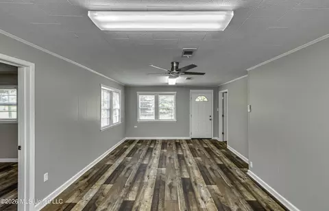 Living - 313 SE 5th Ave, Magee, MS 39111 photo 5 of 7