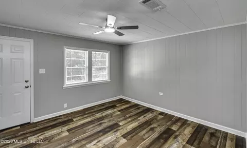 Living - 313 SE 5th Ave, Magee, MS 39111 photo 6 of 7