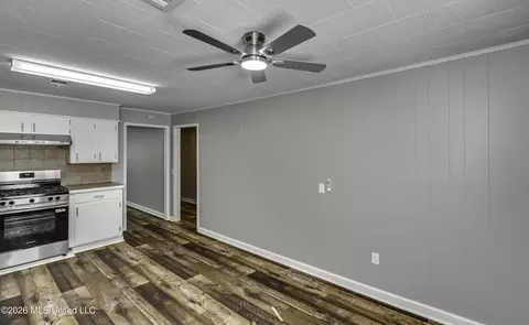 Entry Way - 313 SE 5th Ave, Magee, MS 39111 photo 1 of 2