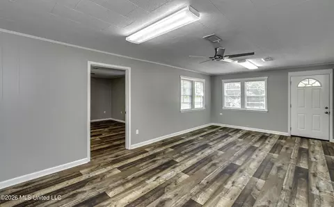 Living - 313 SE 5th Ave, Magee, MS 39111 photo 1 of 7
