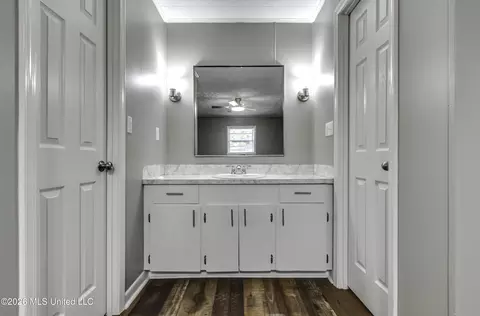 Bath - 313 SE 5th Ave, Magee, MS 39111 photo 1 of 5