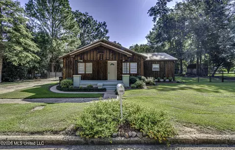 Exterior - 313 SE 5th Ave, Magee, MS 39111 photo 4 of 13