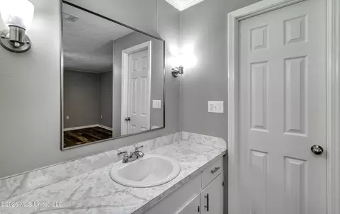 Bath - 313 SE 5th Ave, Magee, MS 39111 photo 3 of 5