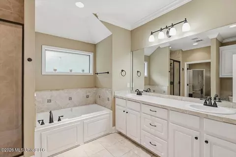Bath - 141 Hampton Pl, Madison, MS 39110 photo 2 of 3