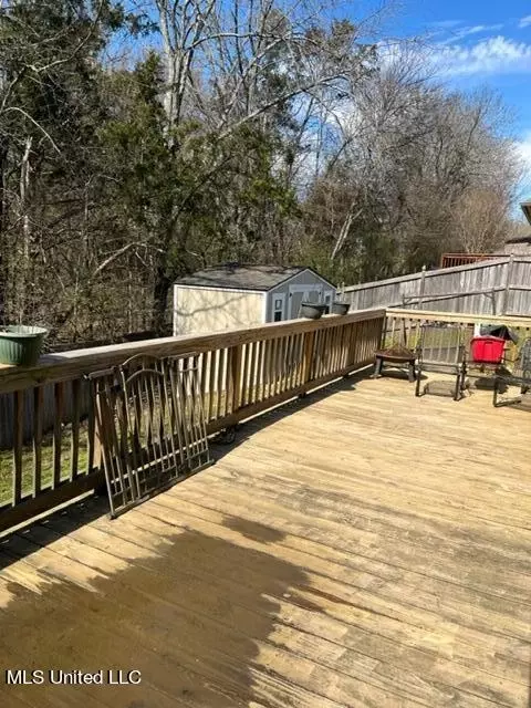 Exterior - 126 Marion Dr, Clinton, MS 39056 photo 6 of 8