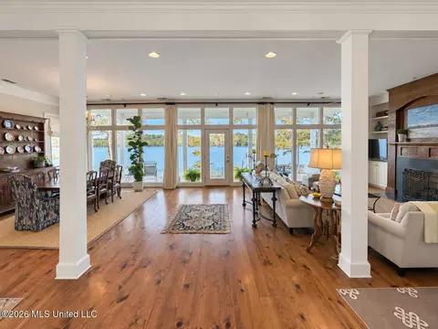 Living - 7 Neill Cv, Dundee, MS 38626 photo 5 of 5