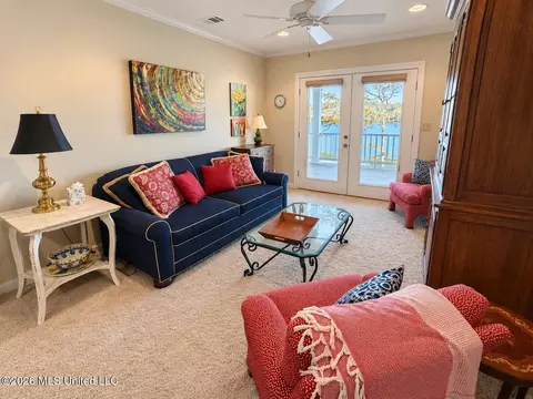 Living - 7 Neill Cv, Dundee, MS 38626 photo 4 of 5