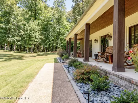 Exterior - 8502 Tulane Rd, Hernando, MS 38632 photo 11 of 13