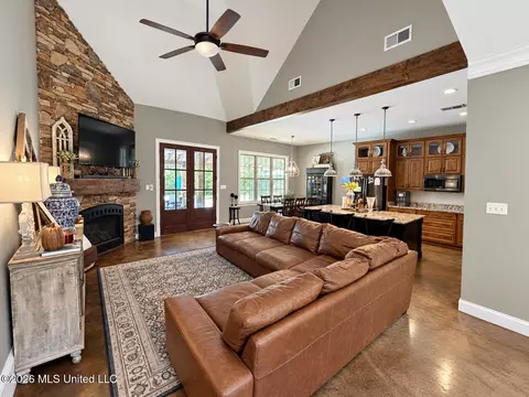 Living - 8502 Tulane Rd, Hernando, MS 38632 photo 1 of 1