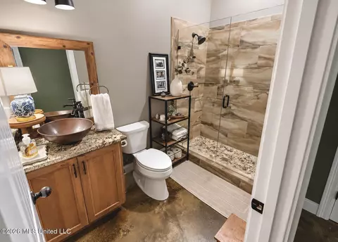 Bath - 8502 Tulane Rd, Hernando, MS 38632 photo 1 of 2