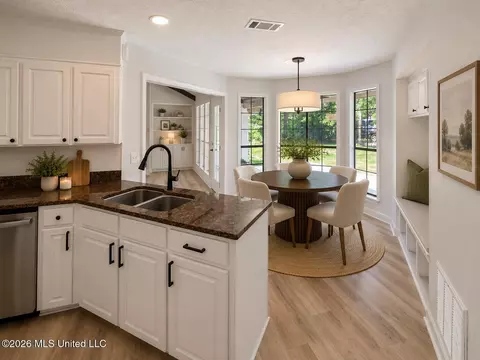 Kitchen - 109 Park Ln, Brandon, MS 39047 photo 2 of 2