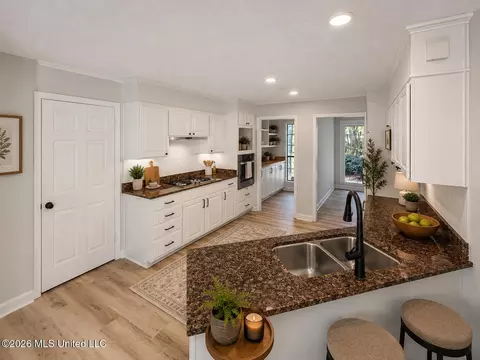 Kitchen - 109 Park Ln, Brandon, MS 39047 photo 1 of 2