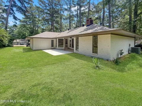 Exterior - 109 Park Ln, Brandon, MS 39047 photo 4 of 4