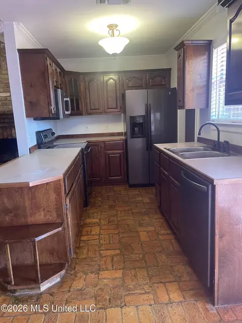 Kitchen - 18356 Shaw Rd, Saucier, MS 39574 photo 1 of 1