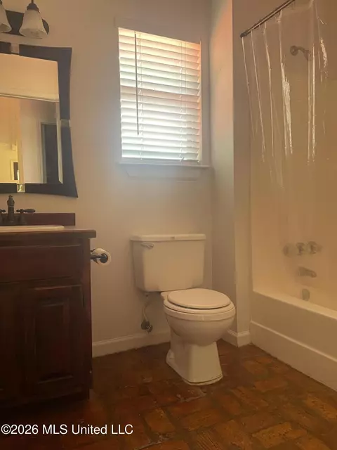 Bath - 18356 Shaw Rd, Saucier, MS 39574 photo 1 of 2
