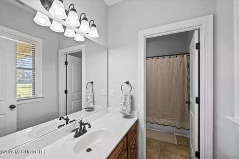 Bath - 173 Winter Oaks, Lamar, MS 38642 photo 4 of 5