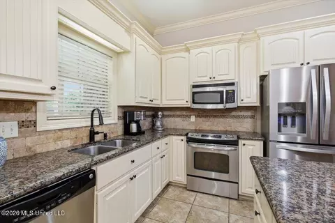 Kitchen - 116 Bridge Walk Dr, Canton, MS 39046 photo 3 of 4